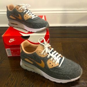 Nike Women’s Air Max 90 Ultra PRM